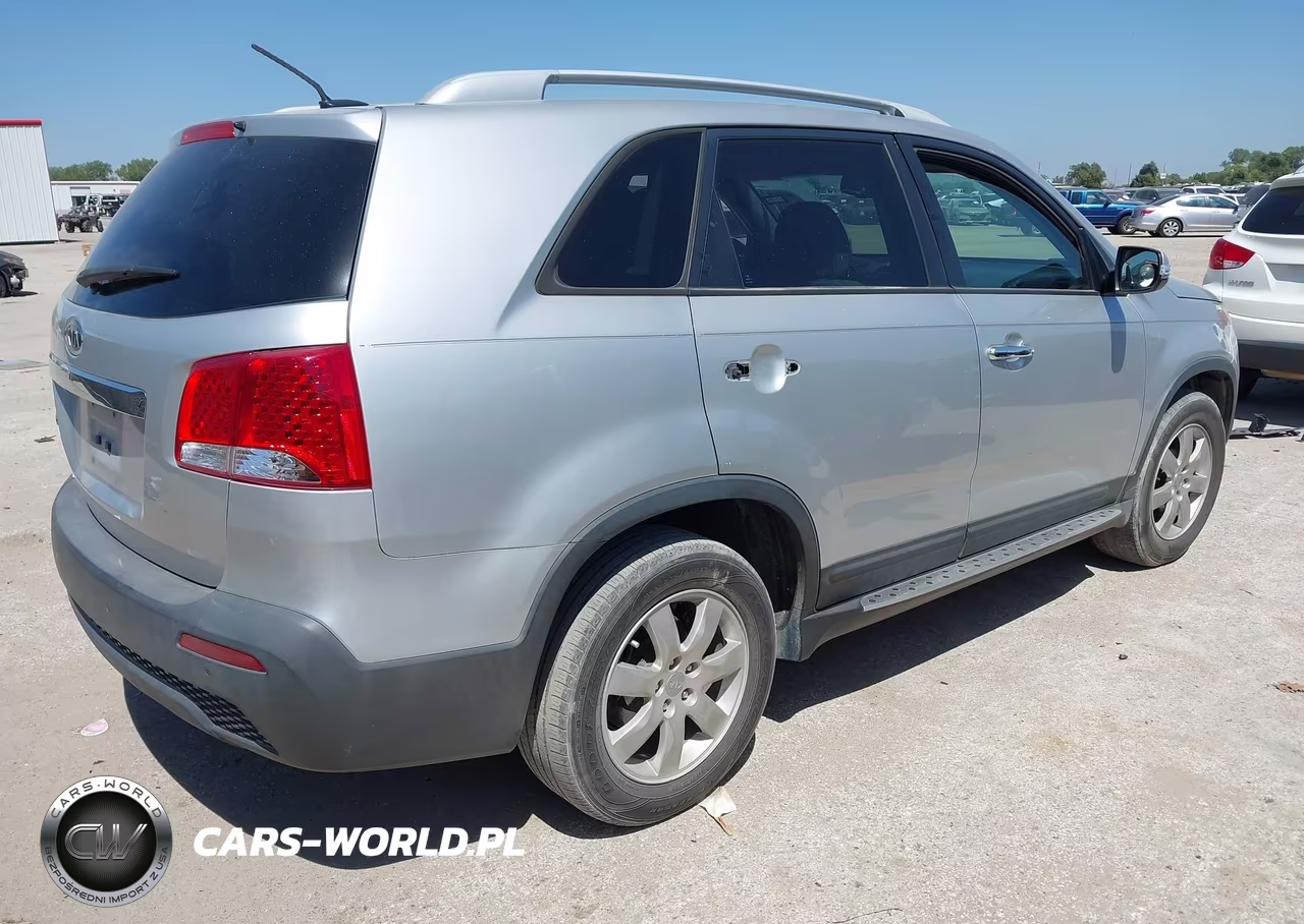 2013 Kia Sorento Lx VIN:5XYKT3A65DG407638 - 4