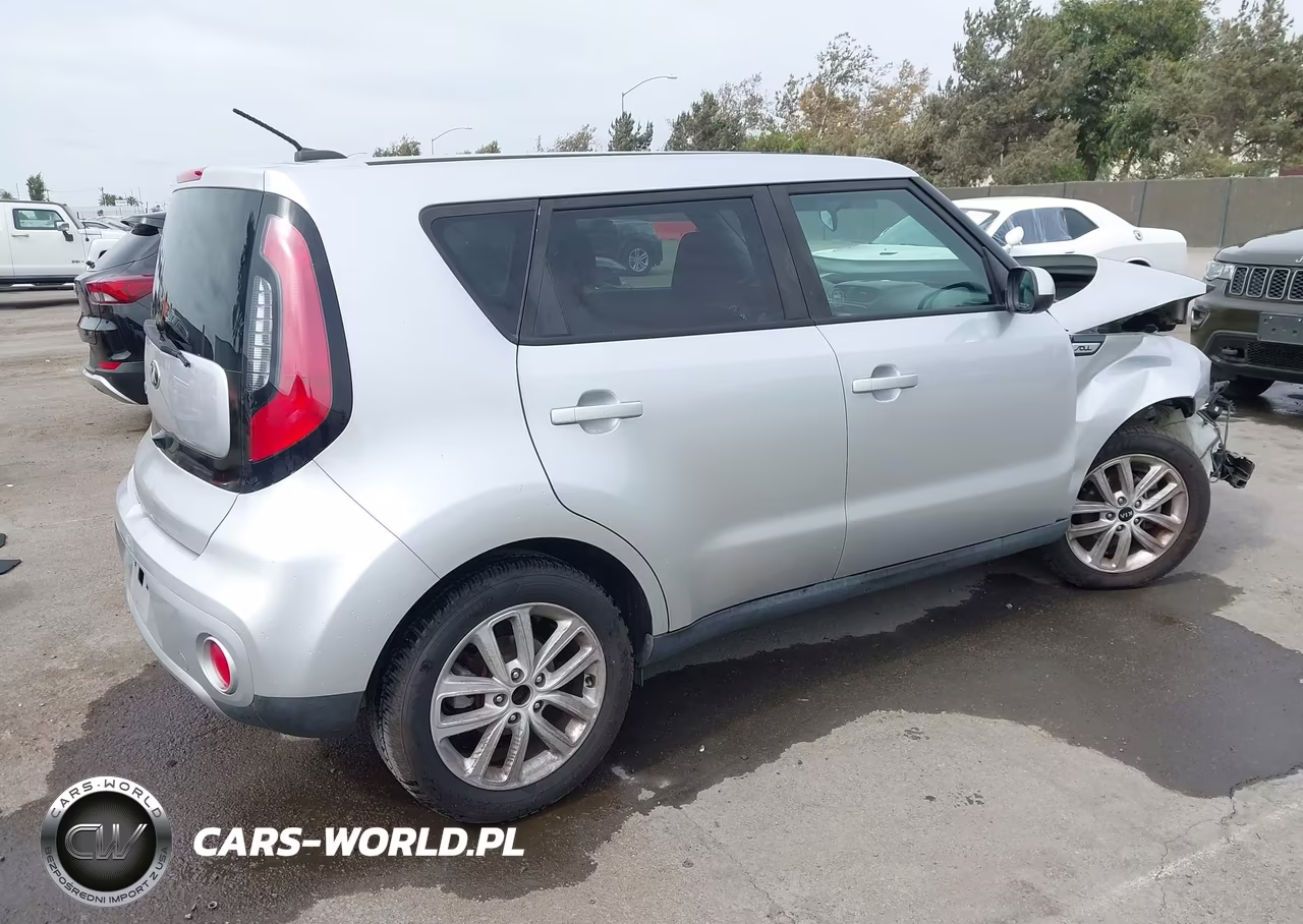 2018 Kia Soul + VIN:KNDJP3A55J7608553 - 4