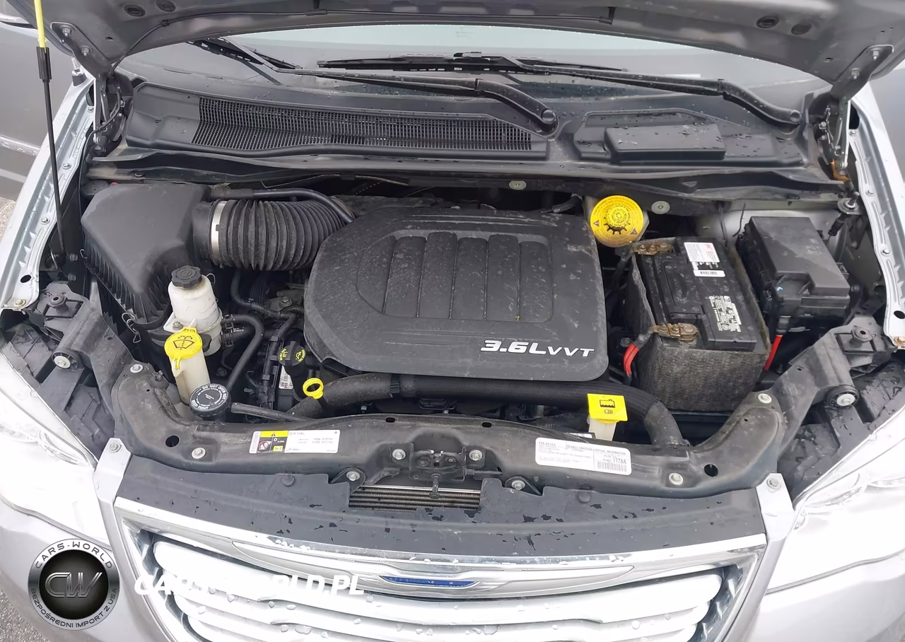 2015 Chrysler Town & Country Touring-L VIN:2C4RC1CG6FR742947 - 10