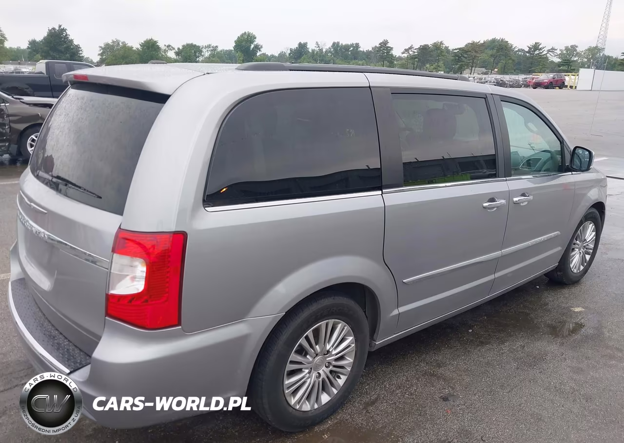 2015 Chrysler Town & Country Touring-L VIN:2C4RC1CG6FR742947 - 4