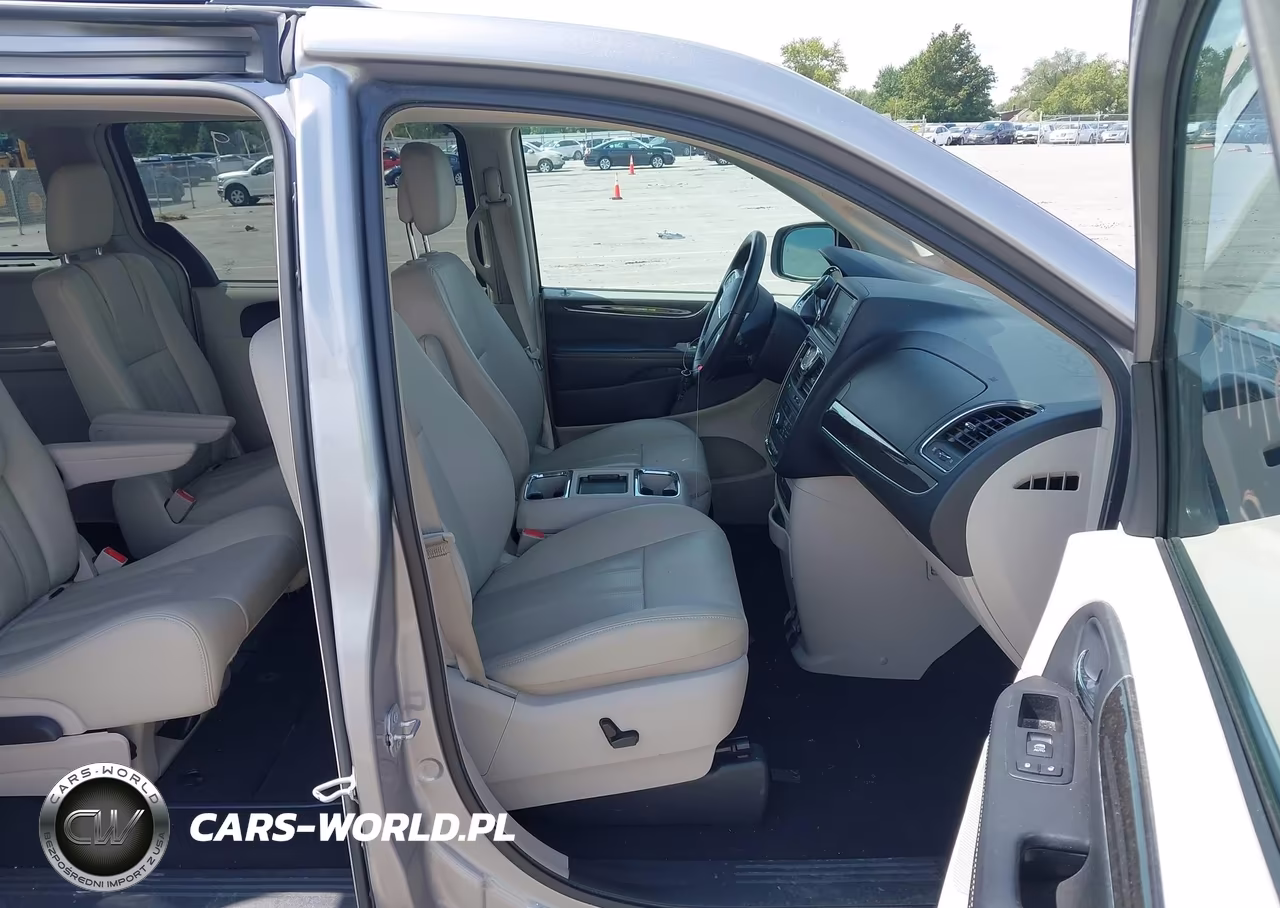 2015 Chrysler Town & Country Touring-L VIN:2C4RC1CG6FR742947 - 5