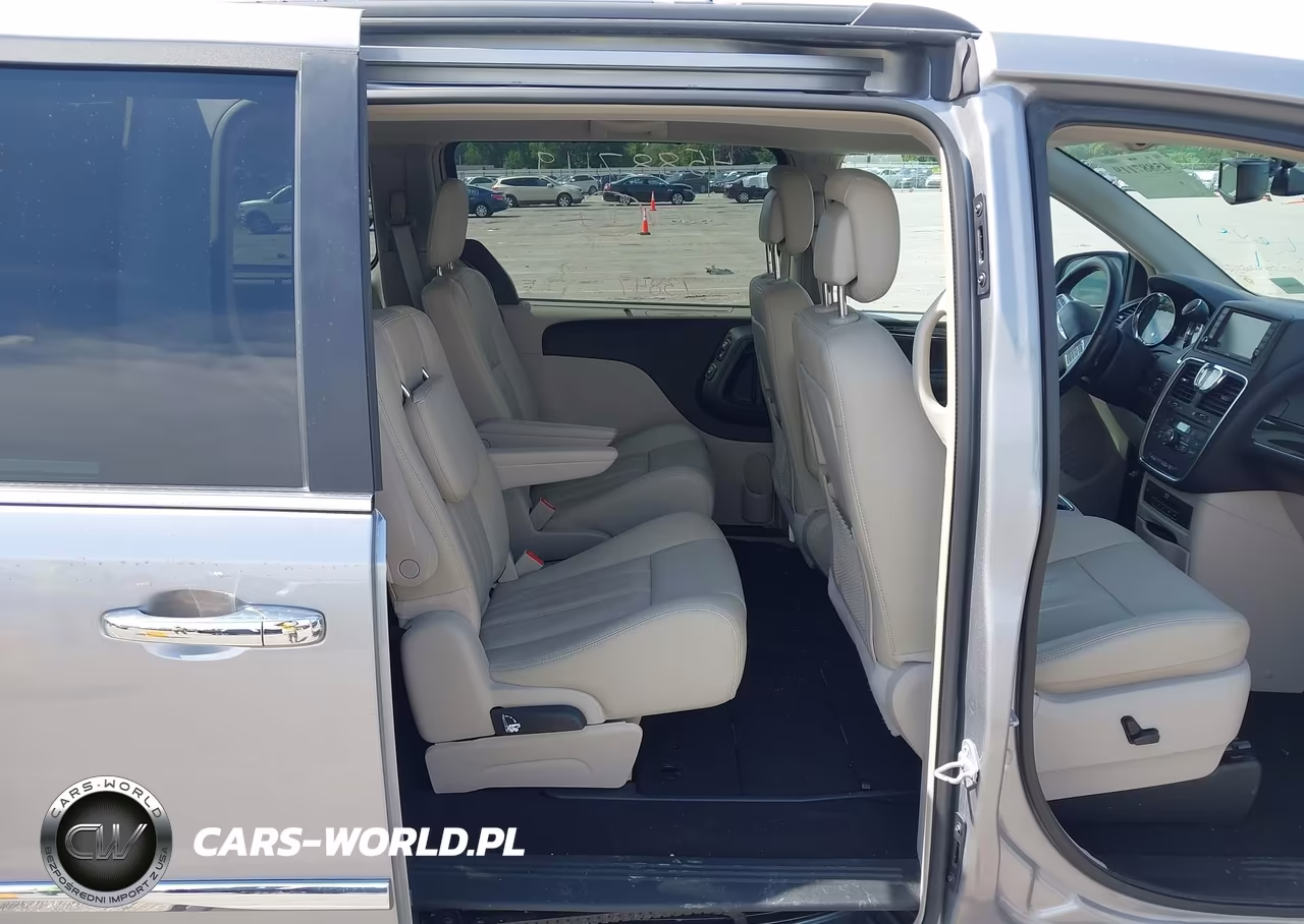 2015 Chrysler Town & Country Touring-L VIN:2C4RC1CG6FR742947 - 8