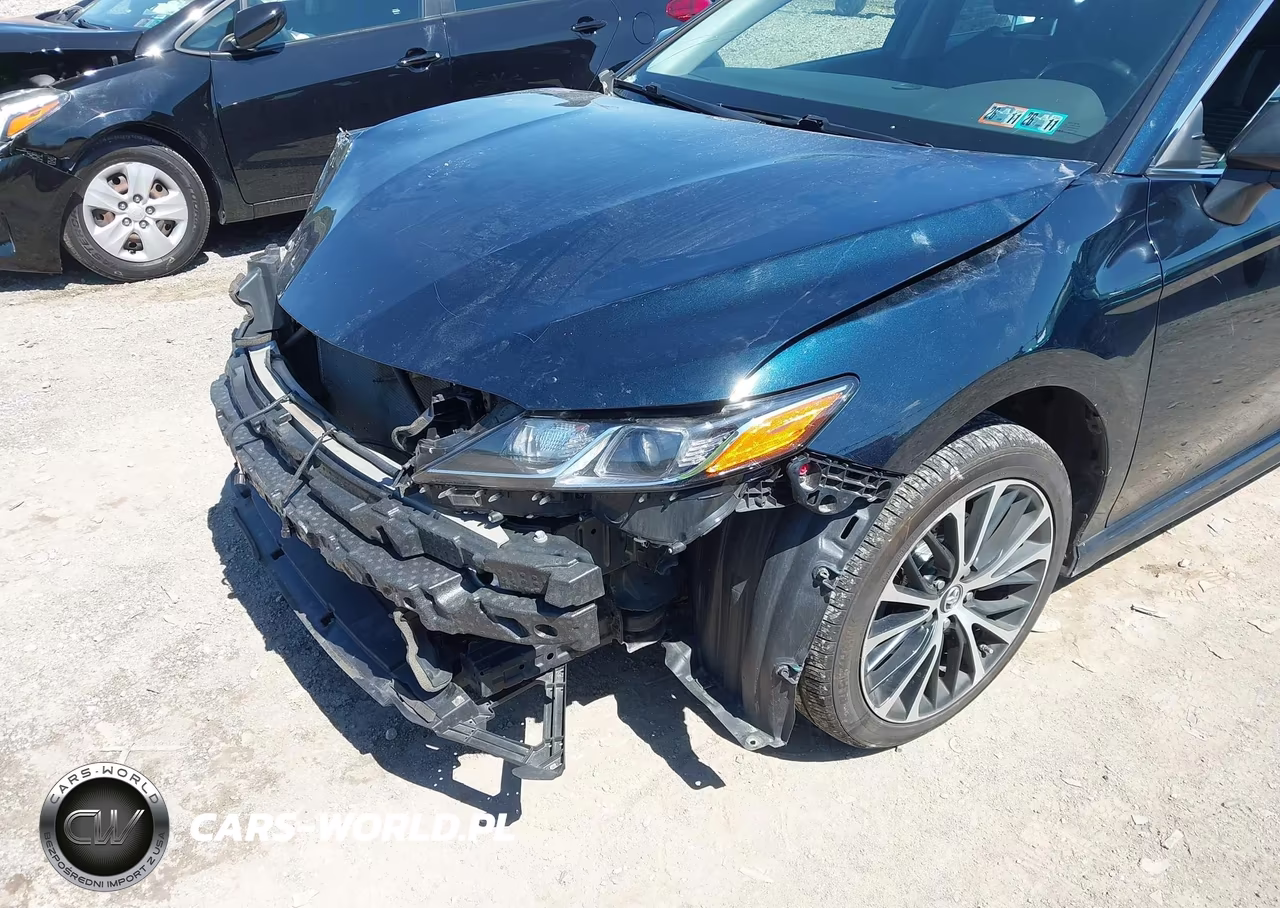 2018 Toyota Camry Se VIN:4T1B11HKXJU522884 - 18