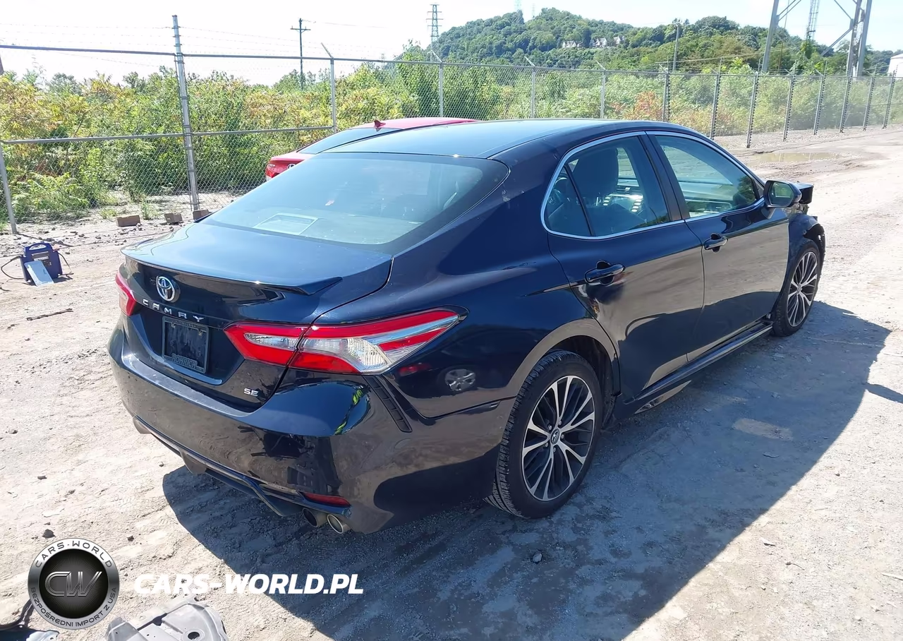 2018 Toyota Camry Se VIN:4T1B11HKXJU522884 - 4