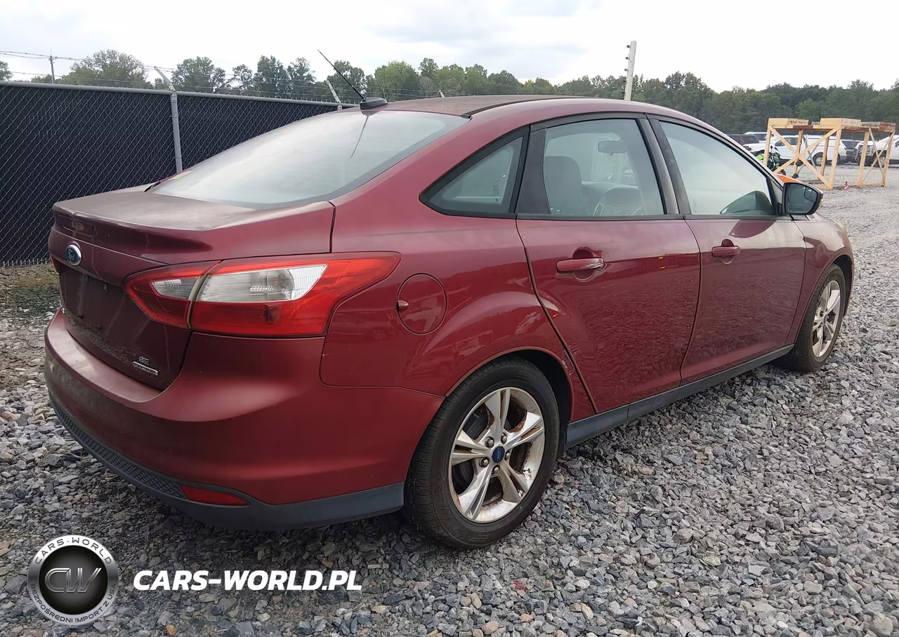2014 Ford Focus Se VIN:1FADP3F28EL159853 - 4