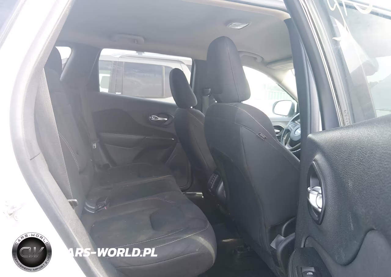 2016 Jeep Cherokee Latitude VIN:1C4PJMCB4GW183068 - 8