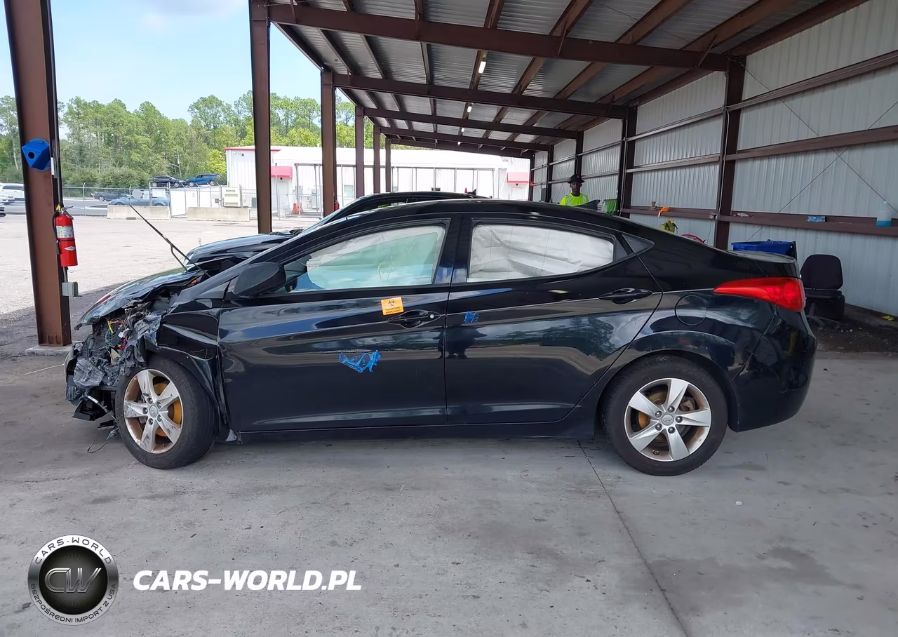 2013 Hyundai Elantra Gls VIN:5NPDH4AE3DH388782 - 13
