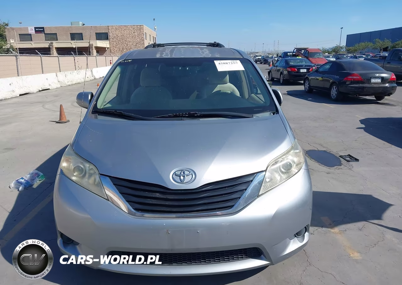 2011 Toyota Sienna Le V6 VIN:5TDKK3DC3BS073324 - 12