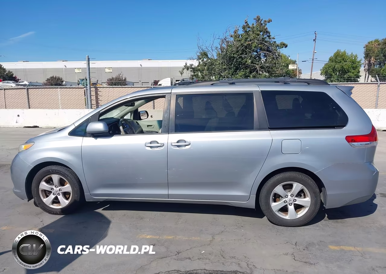 2011 Toyota Sienna Le V6 VIN:5TDKK3DC3BS073324 - 14