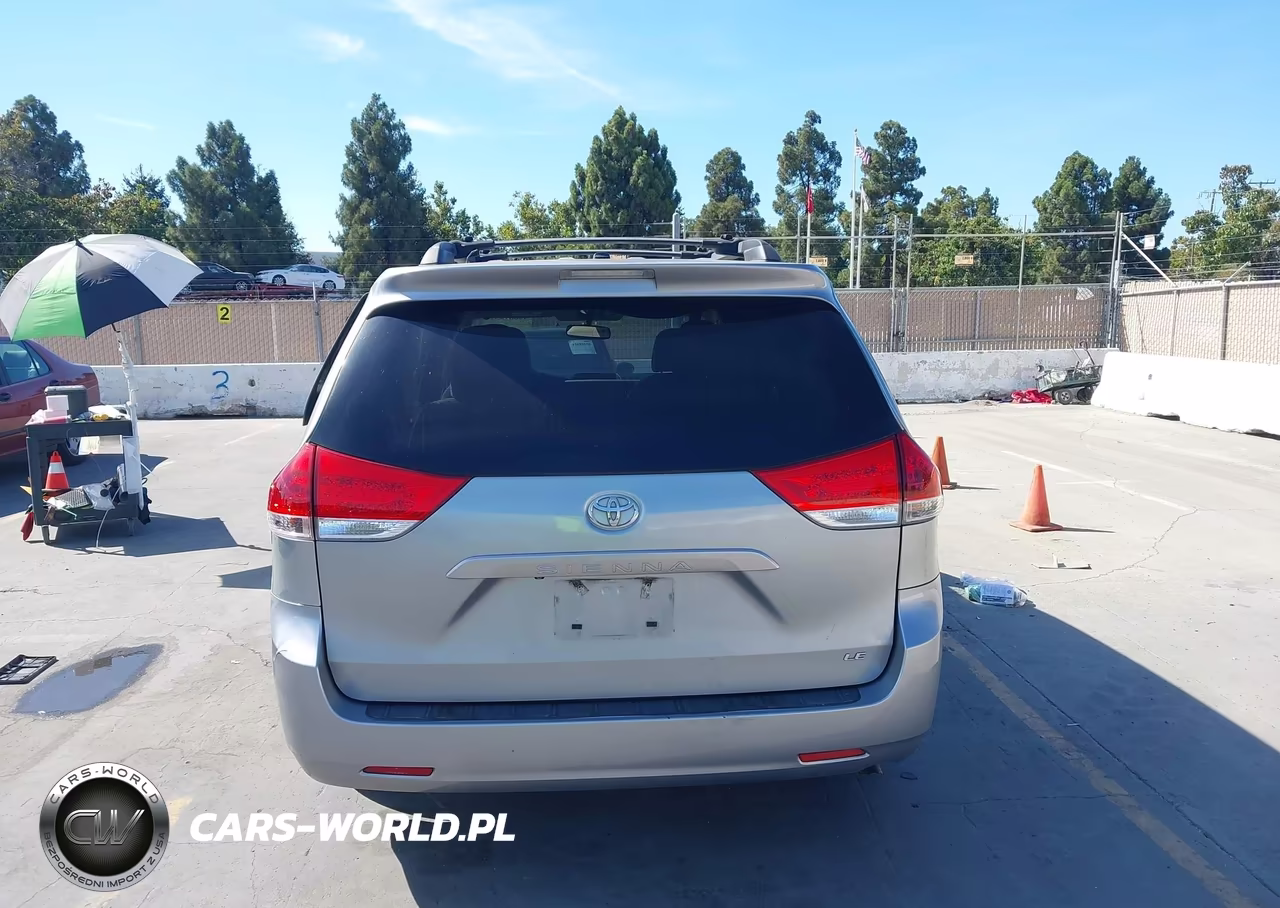2011 Toyota Sienna Le V6 VIN:5TDKK3DC3BS073324 - 16