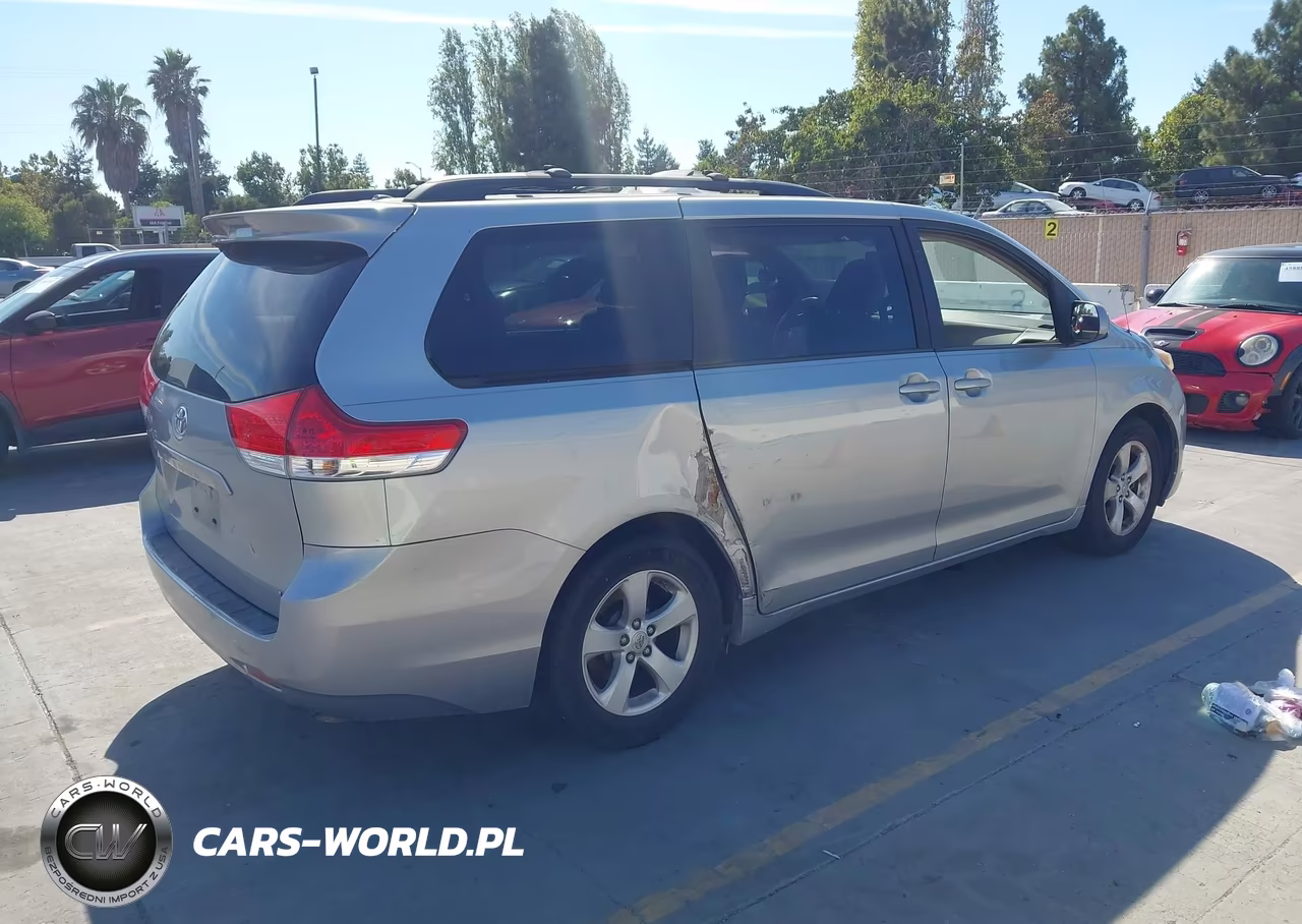 2011 Toyota Sienna Le V6 VIN:5TDKK3DC3BS073324 - 4