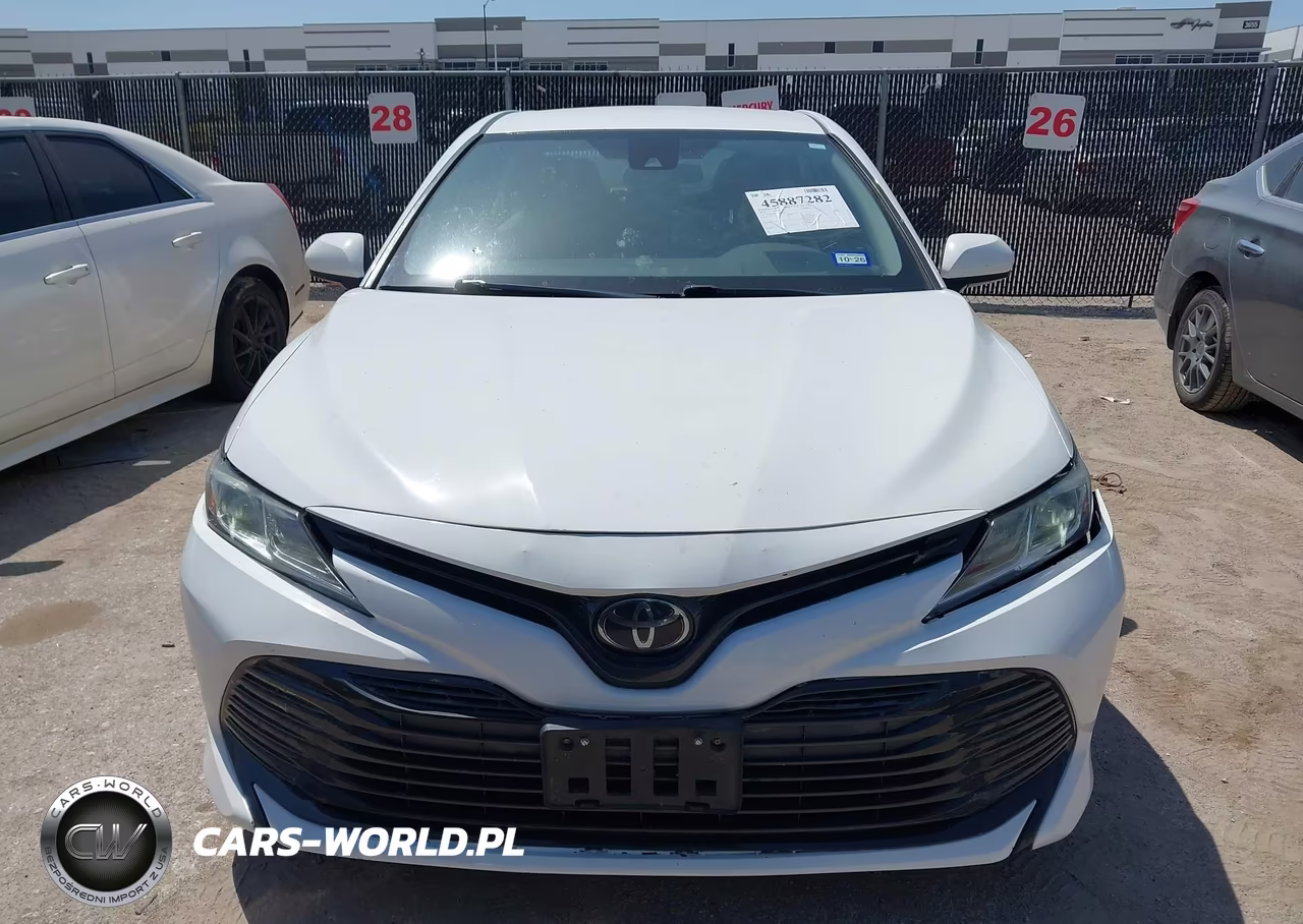 2018 Toyota Camry Le VIN:4T1B11HKXJU055790 - 12