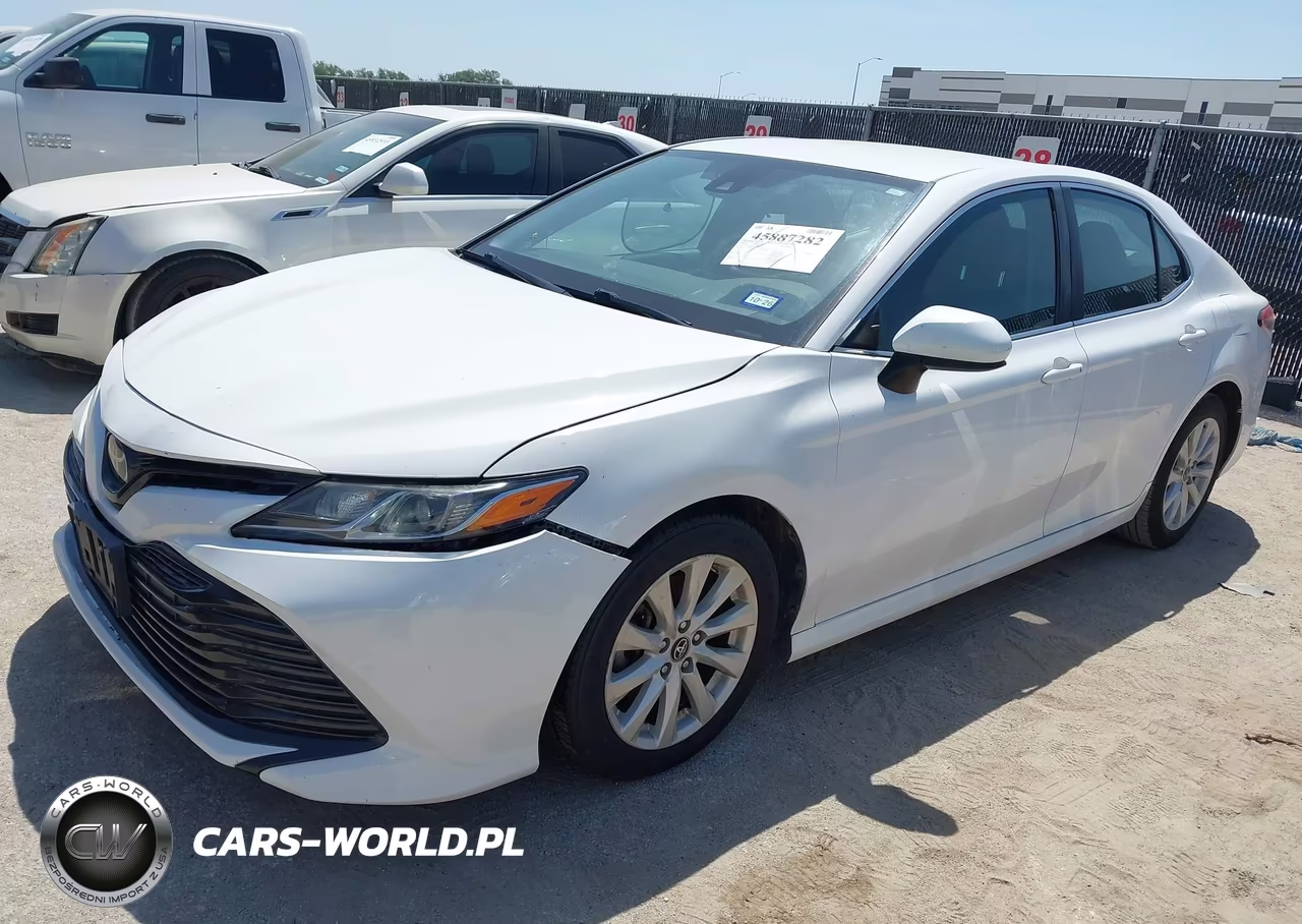 2018 Toyota Camry Le VIN:4T1B11HKXJU055790 - 2
