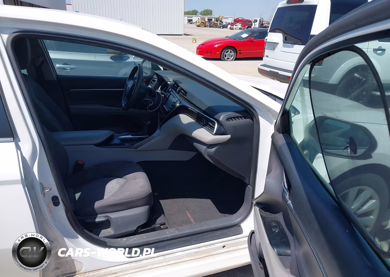 2018 Toyota Camry Le VIN:4T1B11HKXJU055790 - 5