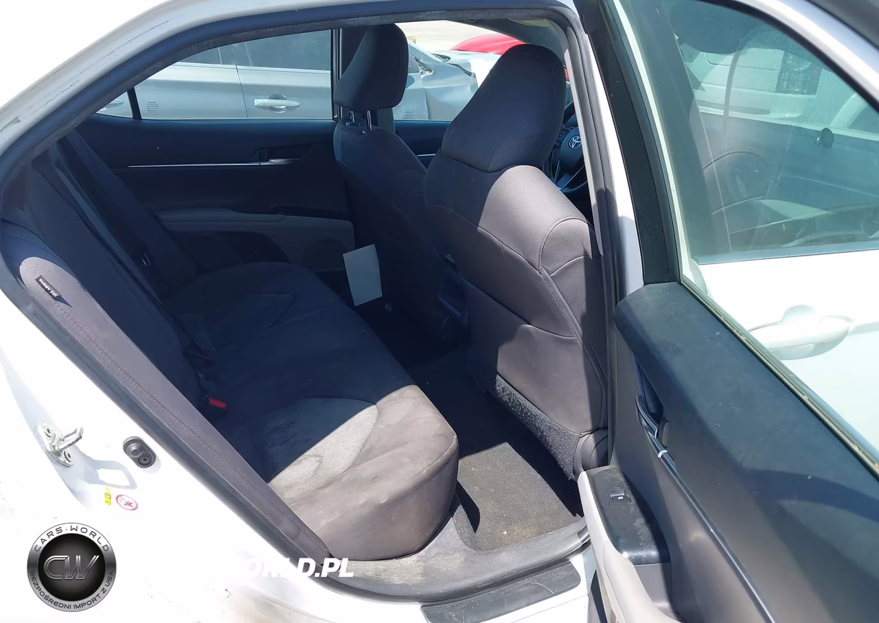 2018 Toyota Camry Le VIN:4T1B11HKXJU055790 - 8