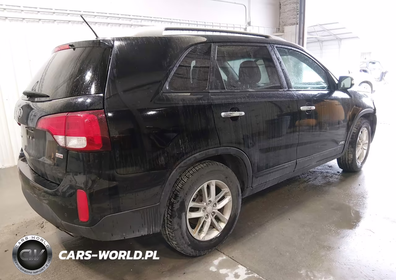 2015 Kia Sorento Lx VIN:5XYKTCA65FG587335 - 4