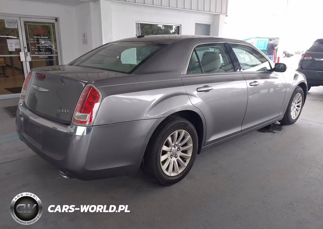 2012 Chrysler 300 VIN:2C3CCAAG1CH138463 - 4