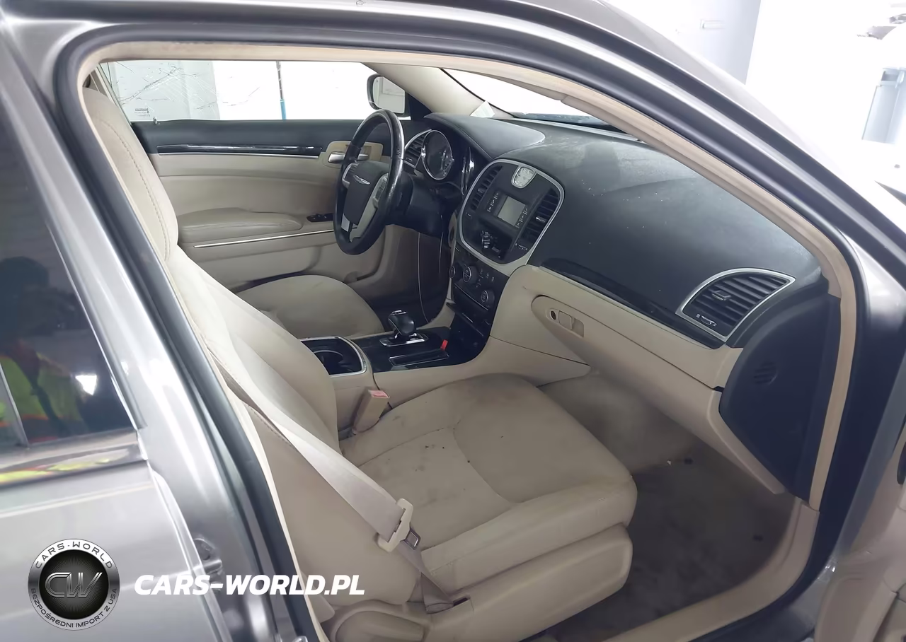 2012 Chrysler 300 VIN:2C3CCAAG1CH138463 - 5