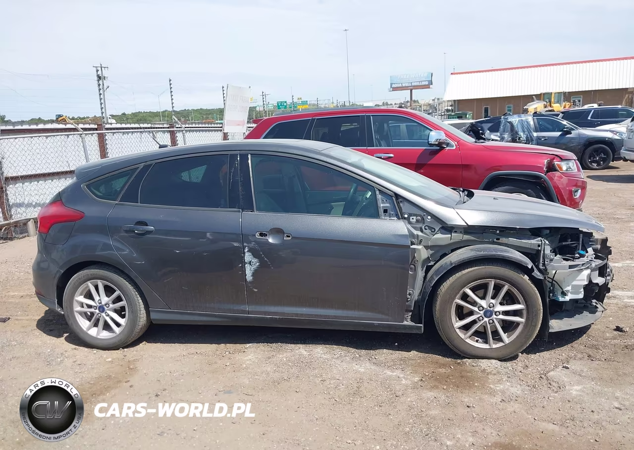 2015 Ford Focus Se VIN:1FADP3K23FL242615 - 14