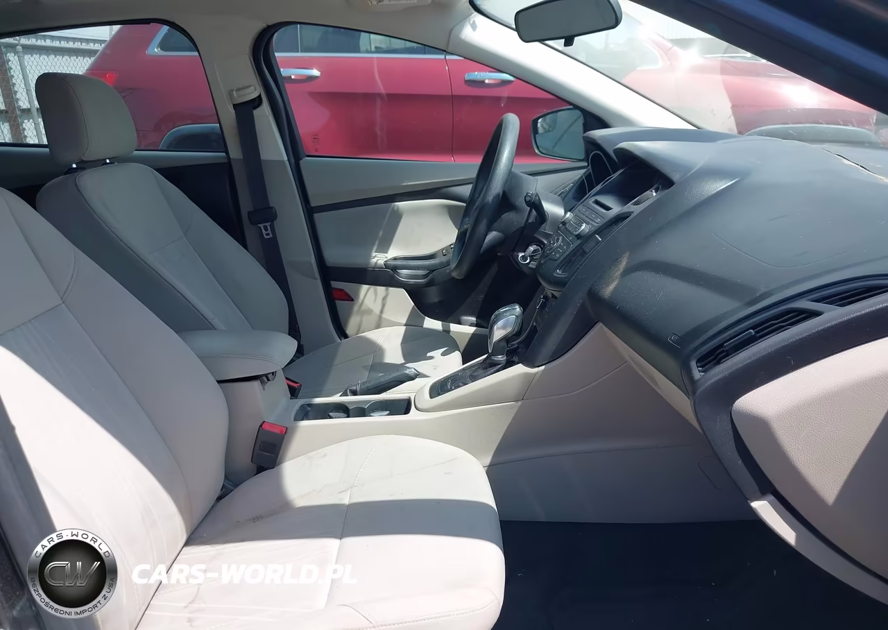 2015 Ford Focus Se VIN:1FADP3K23FL242615 - 5