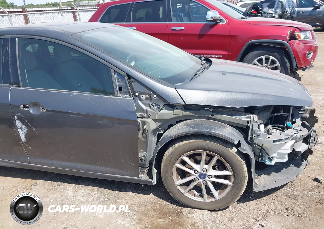 2015 Ford Focus Se VIN:1FADP3K23FL242615 - 6