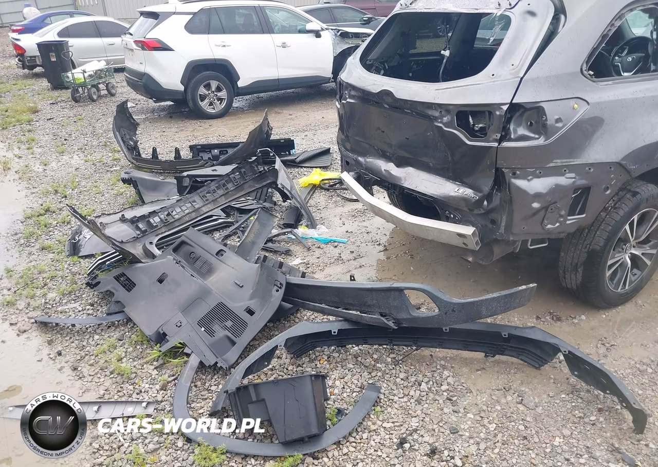 2019 Toyota Highlander Le Plus VIN:5TDBZRFH3KS999990 - 12
