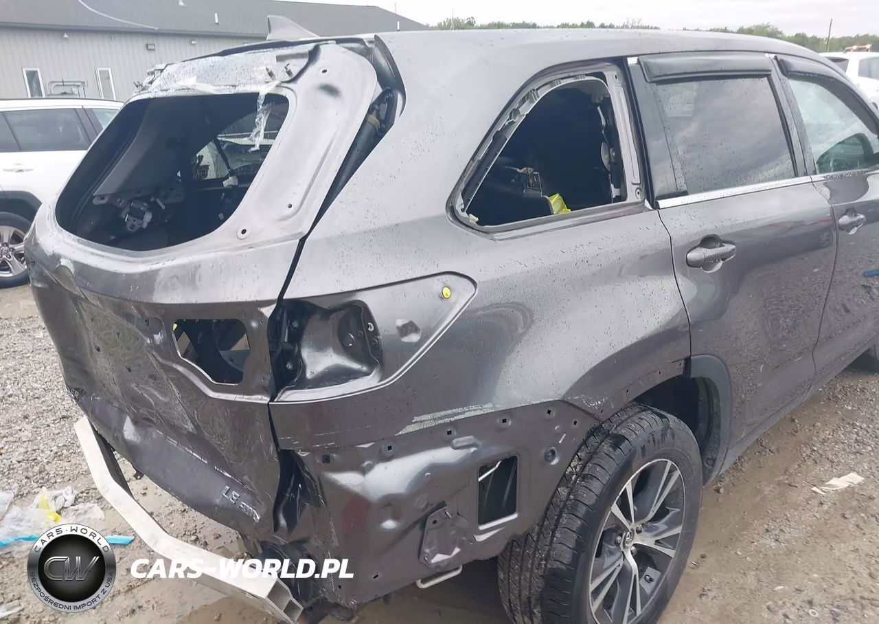 2019 Toyota Highlander Le Plus VIN:5TDBZRFH3KS999990 - 19