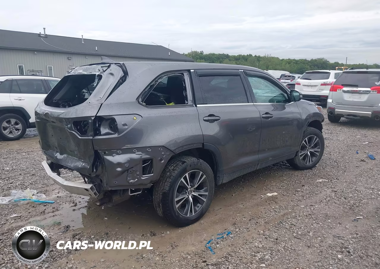2019 Toyota Highlander Le Plus VIN:5TDBZRFH3KS999990 - 4