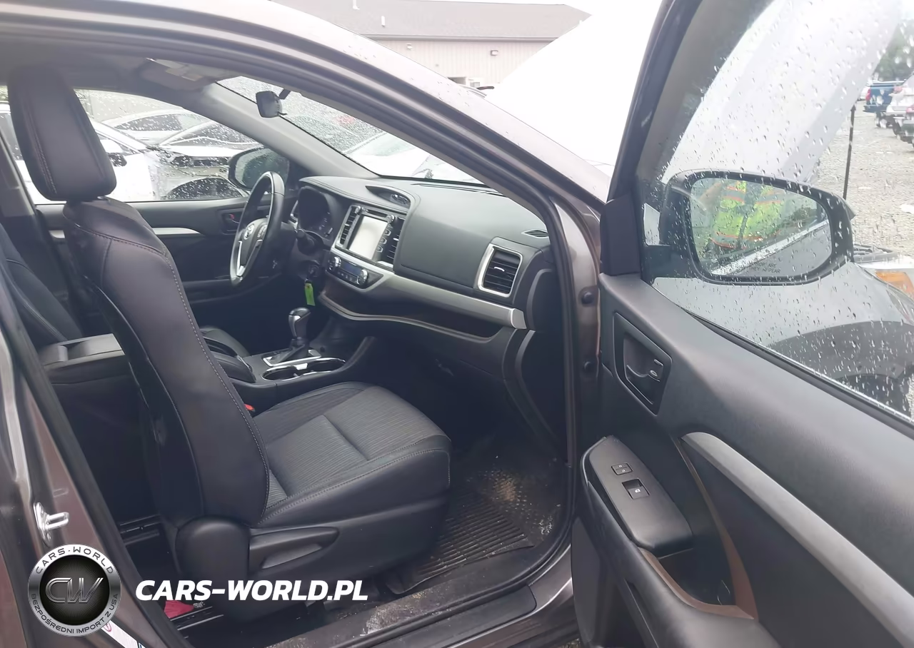 2019 Toyota Highlander Le Plus VIN:5TDBZRFH3KS999990 - 5