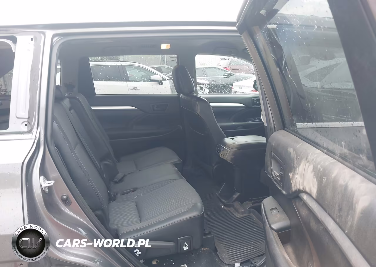 2019 Toyota Highlander Le Plus VIN:5TDBZRFH3KS999990 - 8