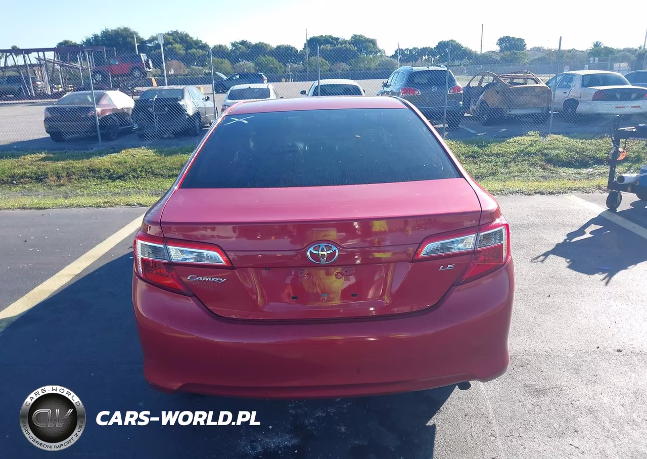 2014 Toyota Camry Le VIN:4T1BF1FKXEU867407 - 17