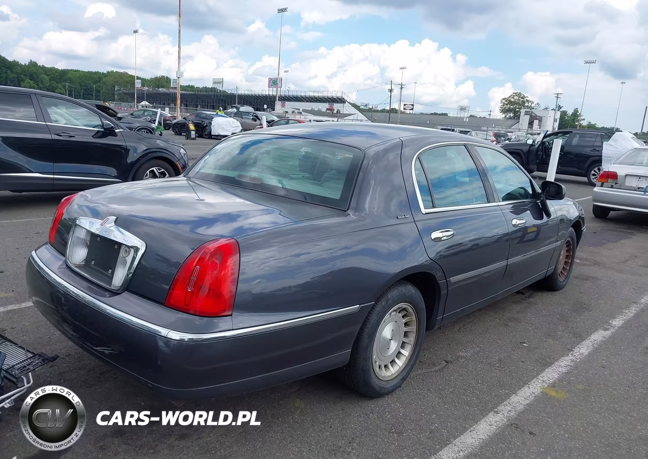 1998 Lincoln Town Car Executive VIN:1LNFM81W3WY712010 - 4