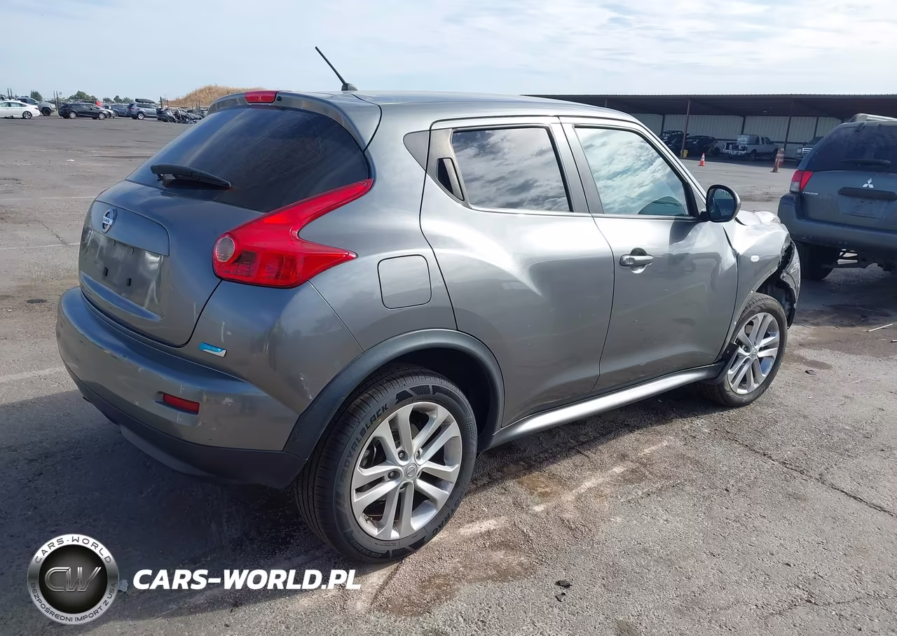 2013 Nissan Juke S VIN:JN8AF5MR1DT213802 - 4