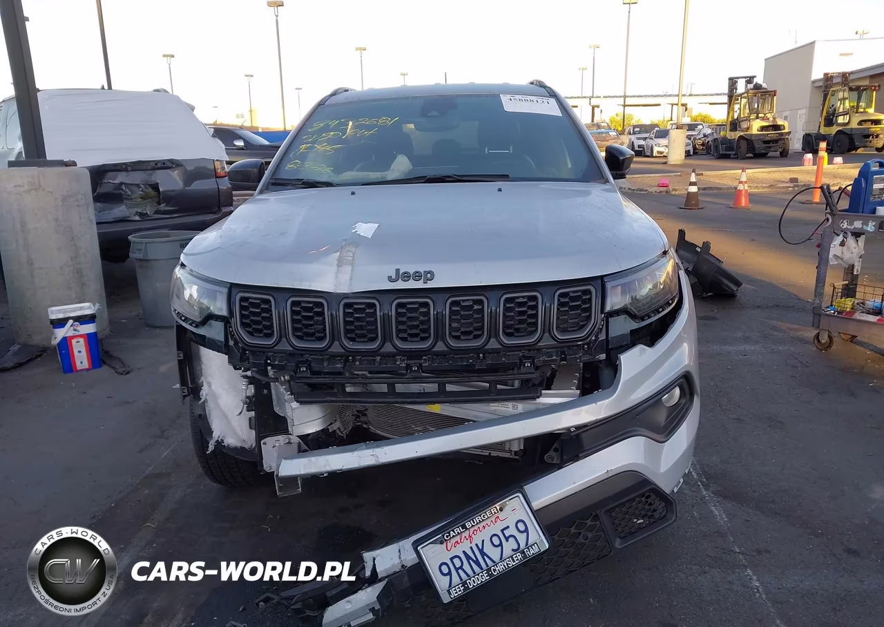 2025 Jeep Compass Latitude 4X4 VIN:3C4NJDBNXST533949 - 13