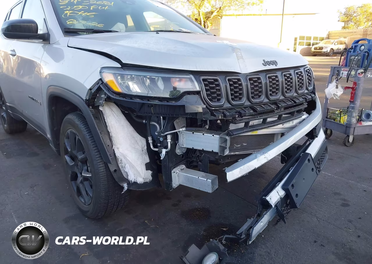 2025 Jeep Compass Latitude 4X4 VIN:3C4NJDBNXST533949 - 18