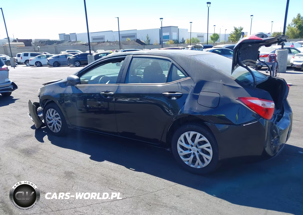 2018 Toyota Corolla Le VIN:5YFBURHE7JP786730 - 14