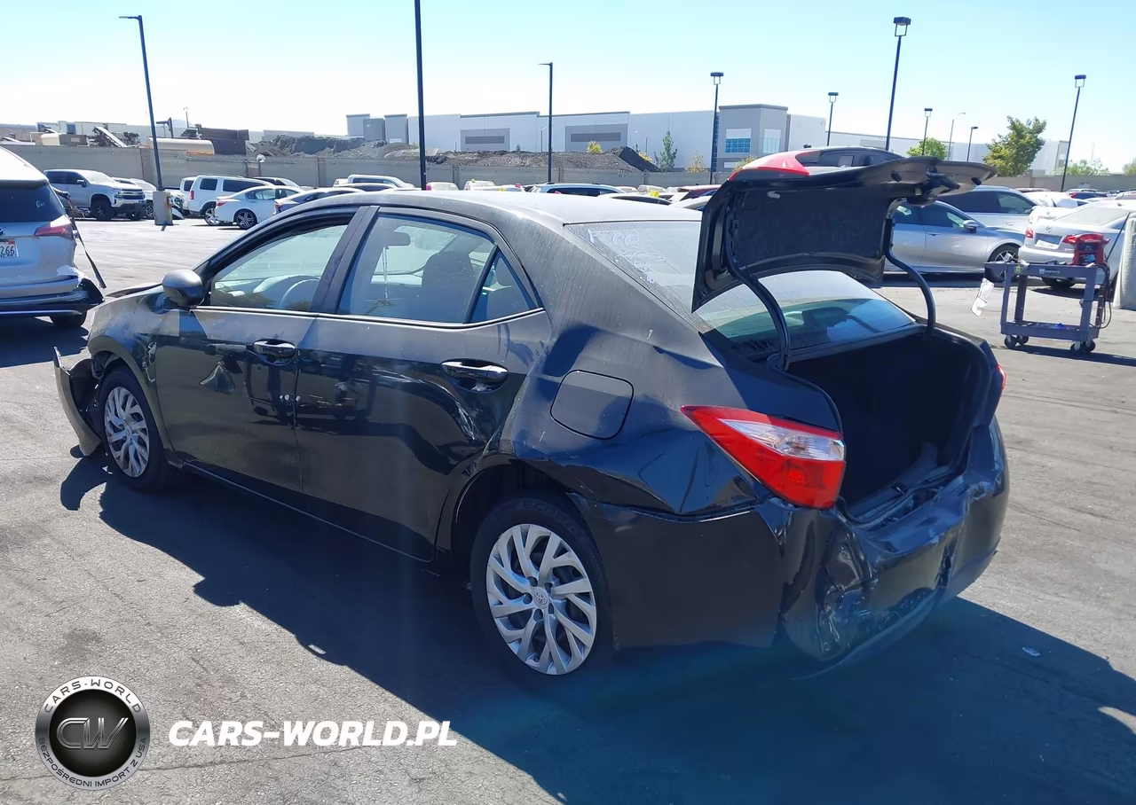 2018 Toyota Corolla Le VIN:5YFBURHE7JP786730 - 3