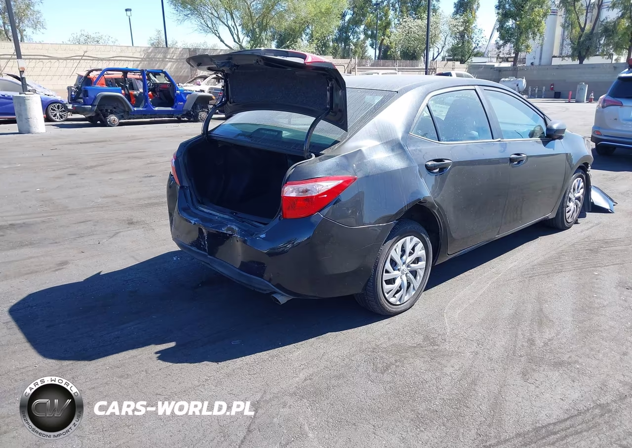 2018 Toyota Corolla Le VIN:5YFBURHE7JP786730 - 4