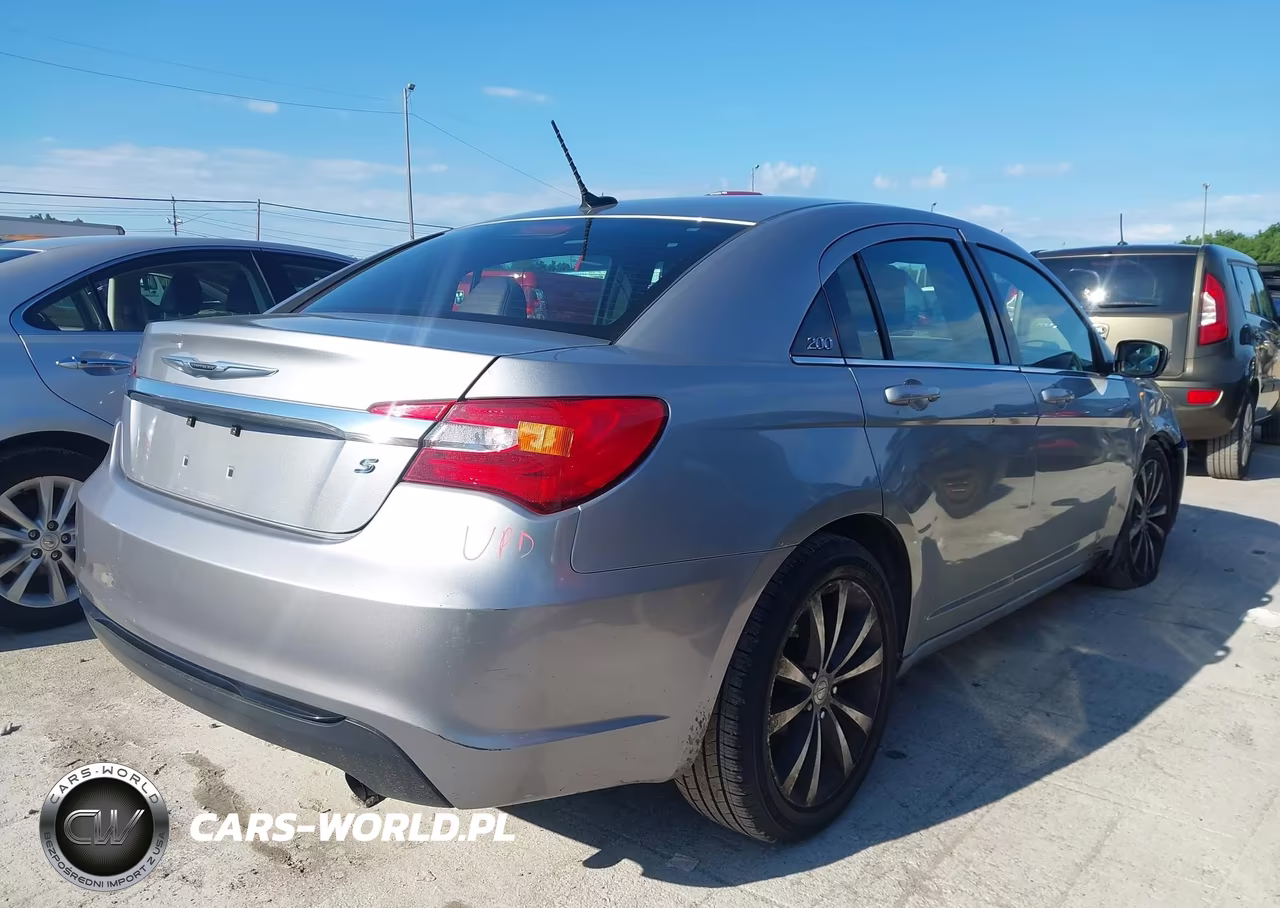 2013 Chrysler 200 Touring VIN:1C3CCBBB9DN578481 - 4