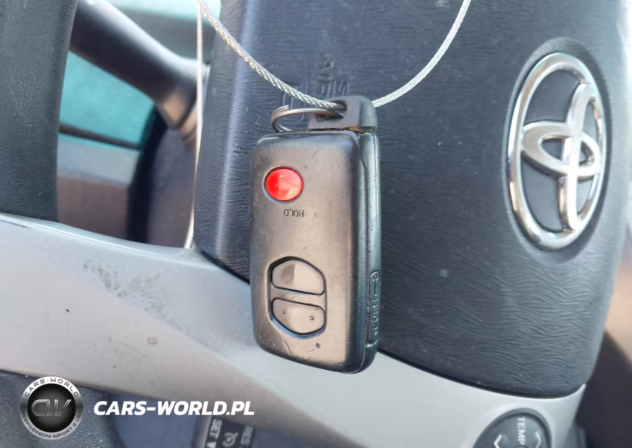 2015 Toyota Prius Two VIN:JTDKN3DU5F0413176 - 11