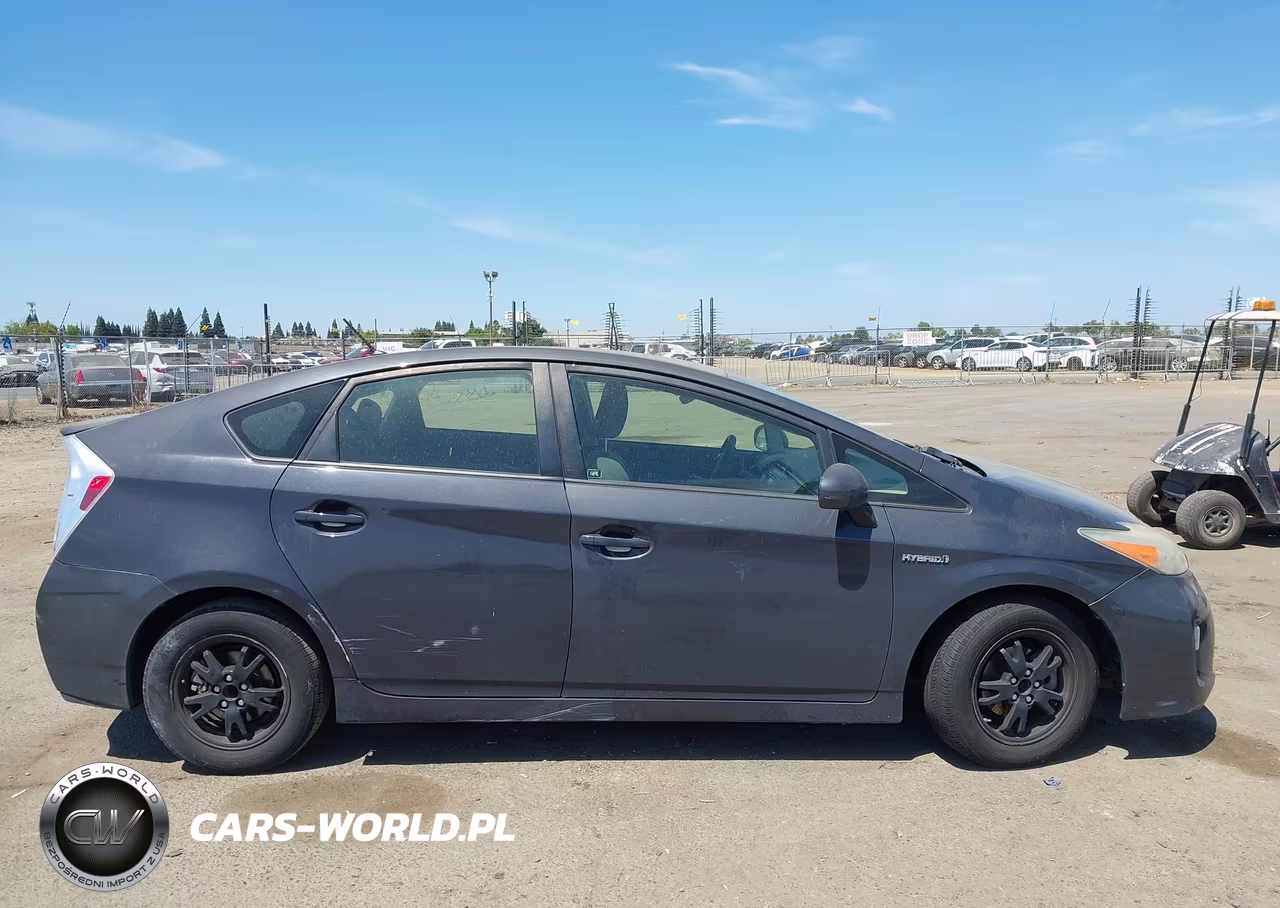 2015 Toyota Prius Two VIN:JTDKN3DU5F0413176 - 13