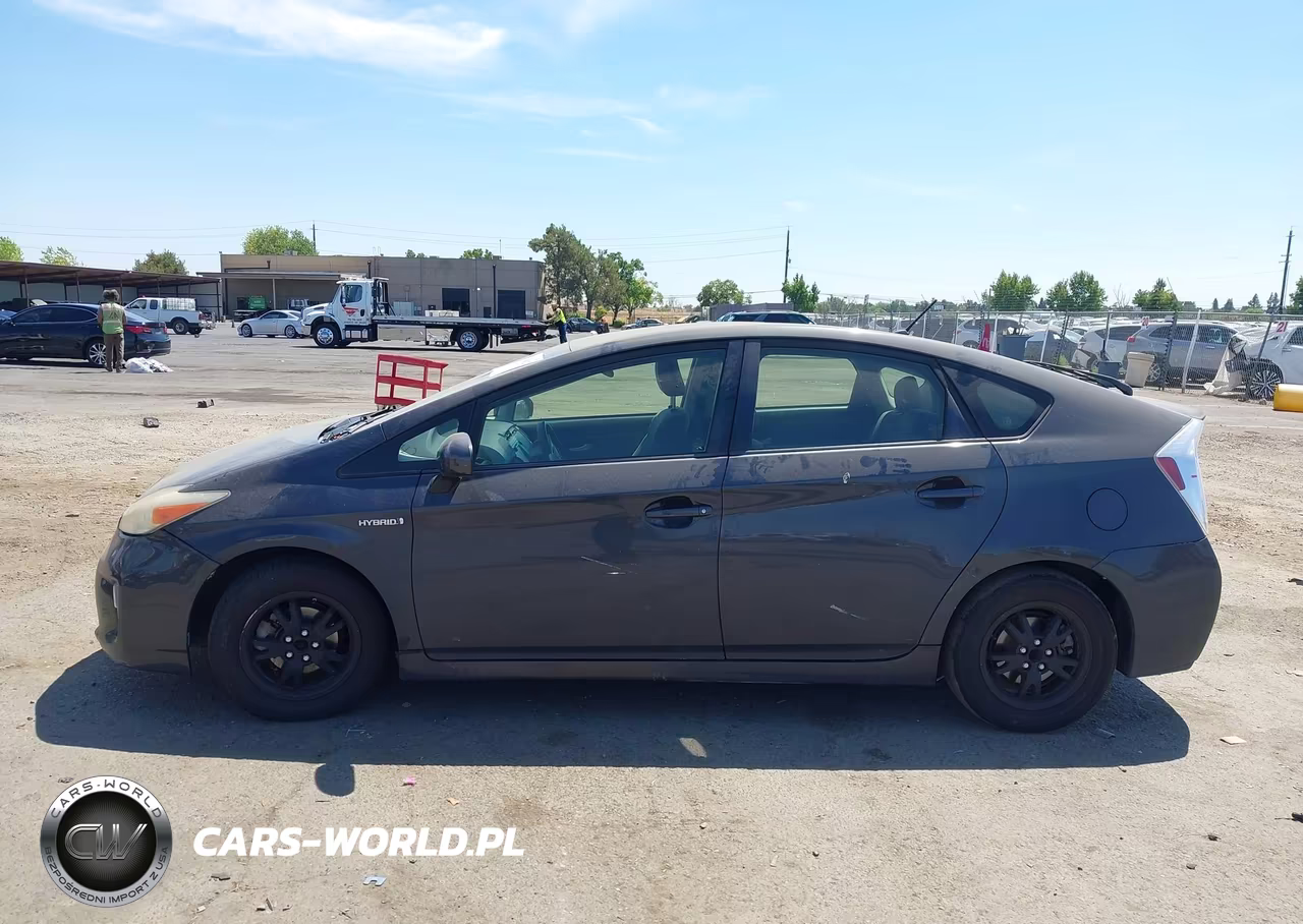 2015 Toyota Prius Two VIN:JTDKN3DU5F0413176 - 14