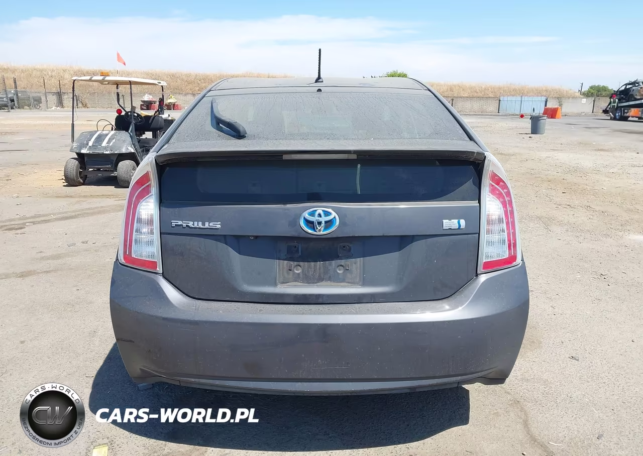 2015 Toyota Prius Two VIN:JTDKN3DU5F0413176 - 16