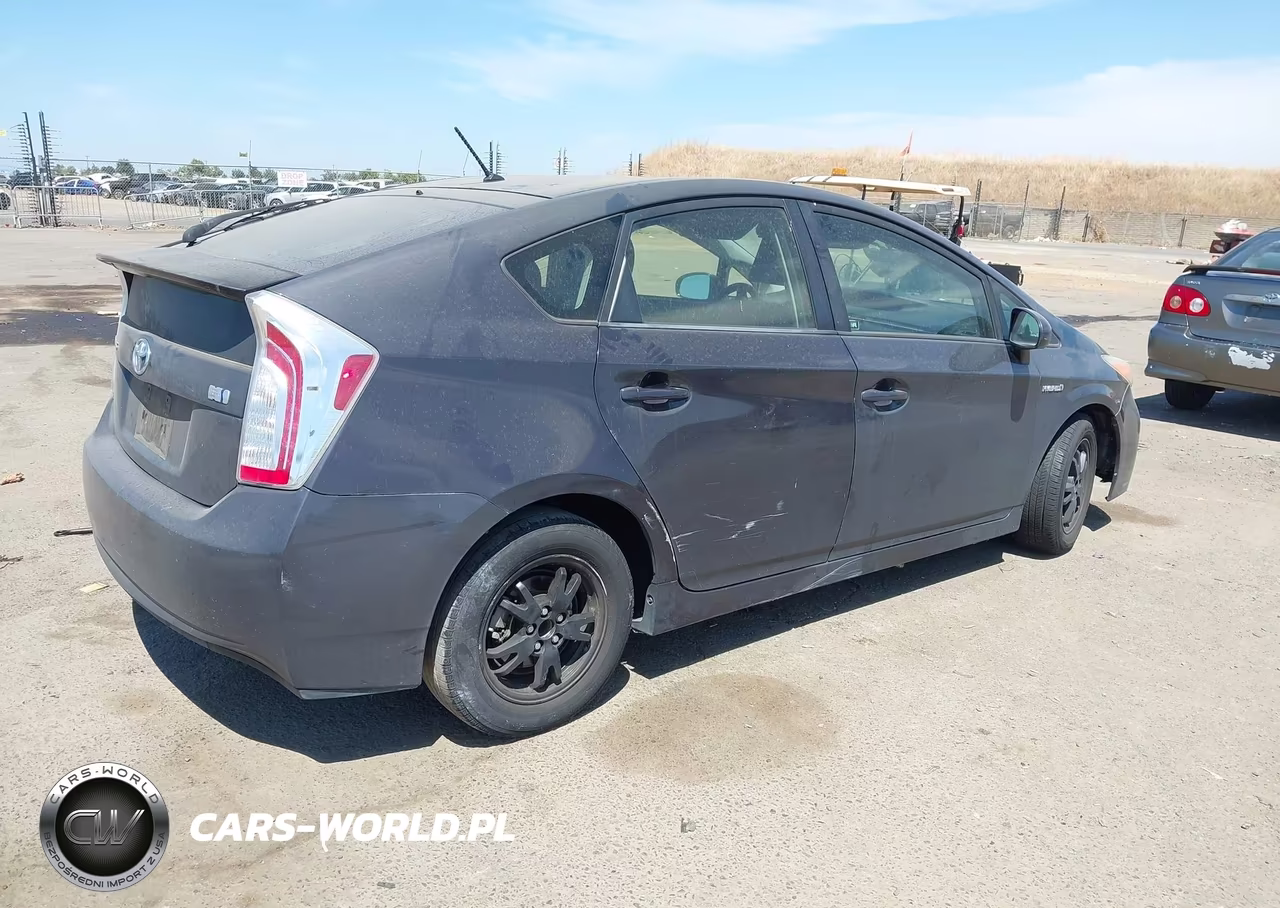 2015 Toyota Prius Two VIN:JTDKN3DU5F0413176 - 4