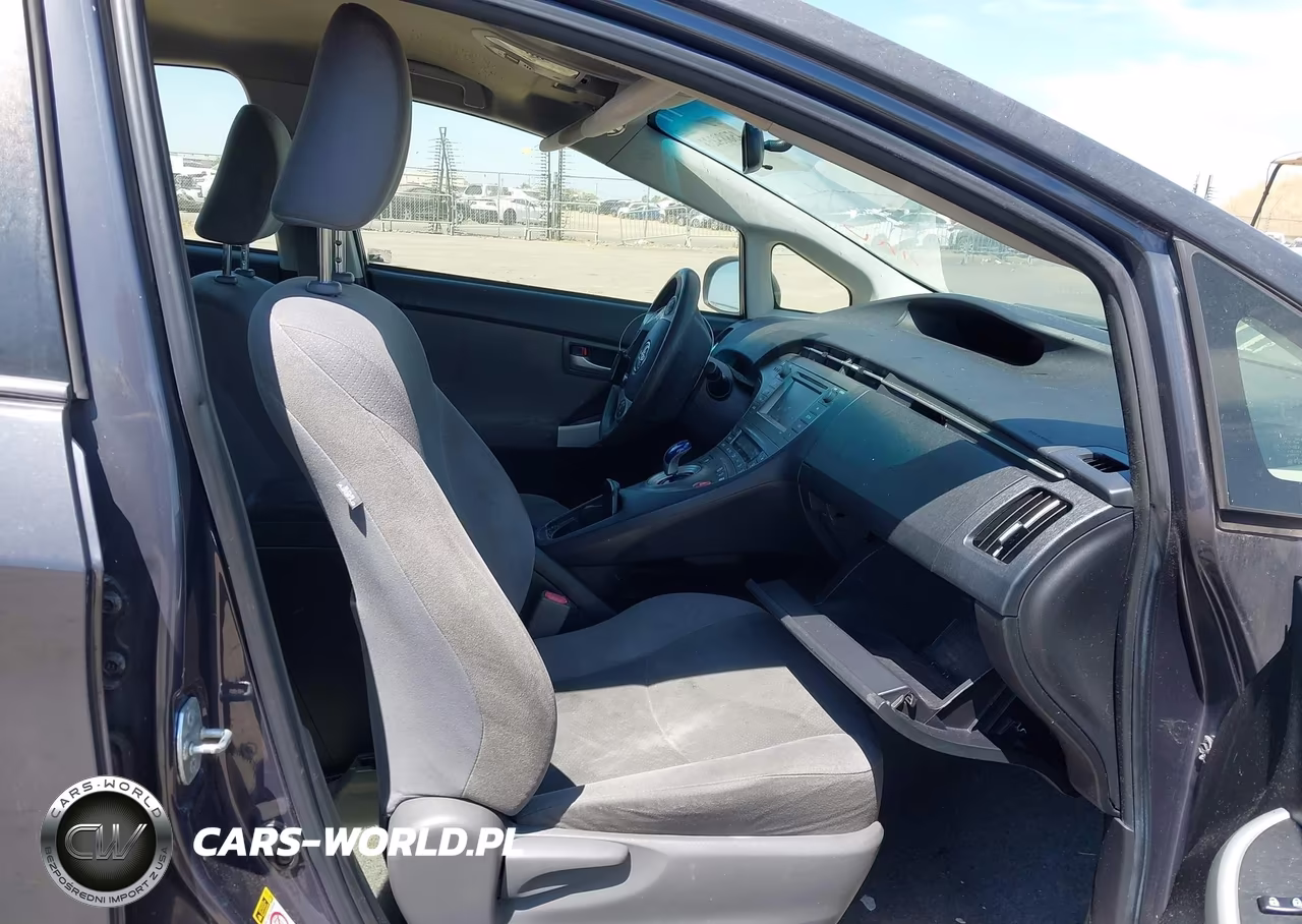 2015 Toyota Prius Two VIN:JTDKN3DU5F0413176 - 5