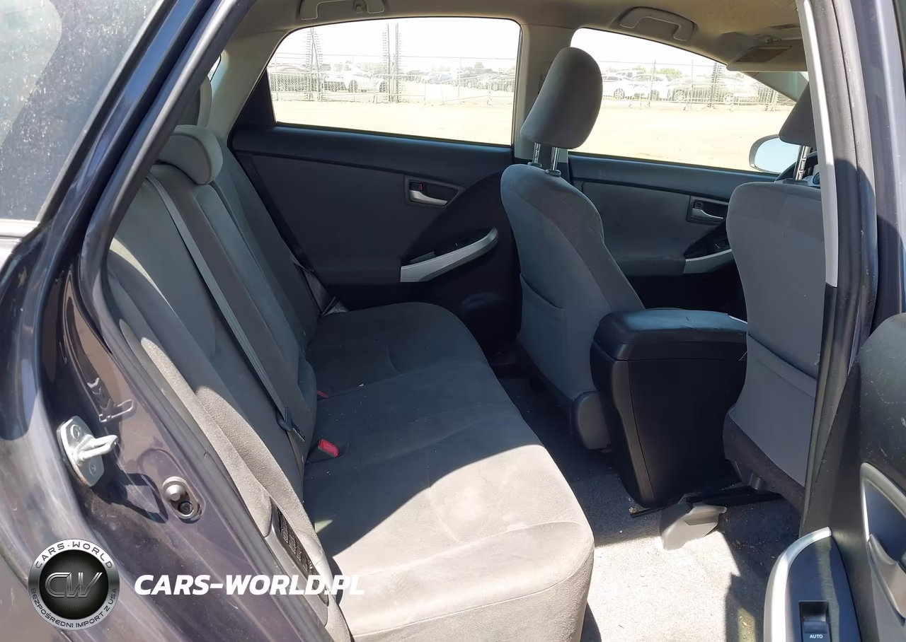 2015 Toyota Prius Two VIN:JTDKN3DU5F0413176 - 8
