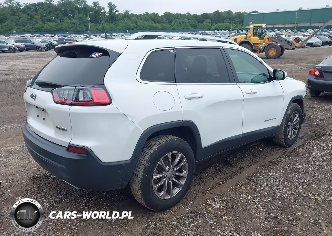 2019 Jeep Cherokee Latitude Plus 4X4 VIN:1C4PJMLX0KD375135 - 4