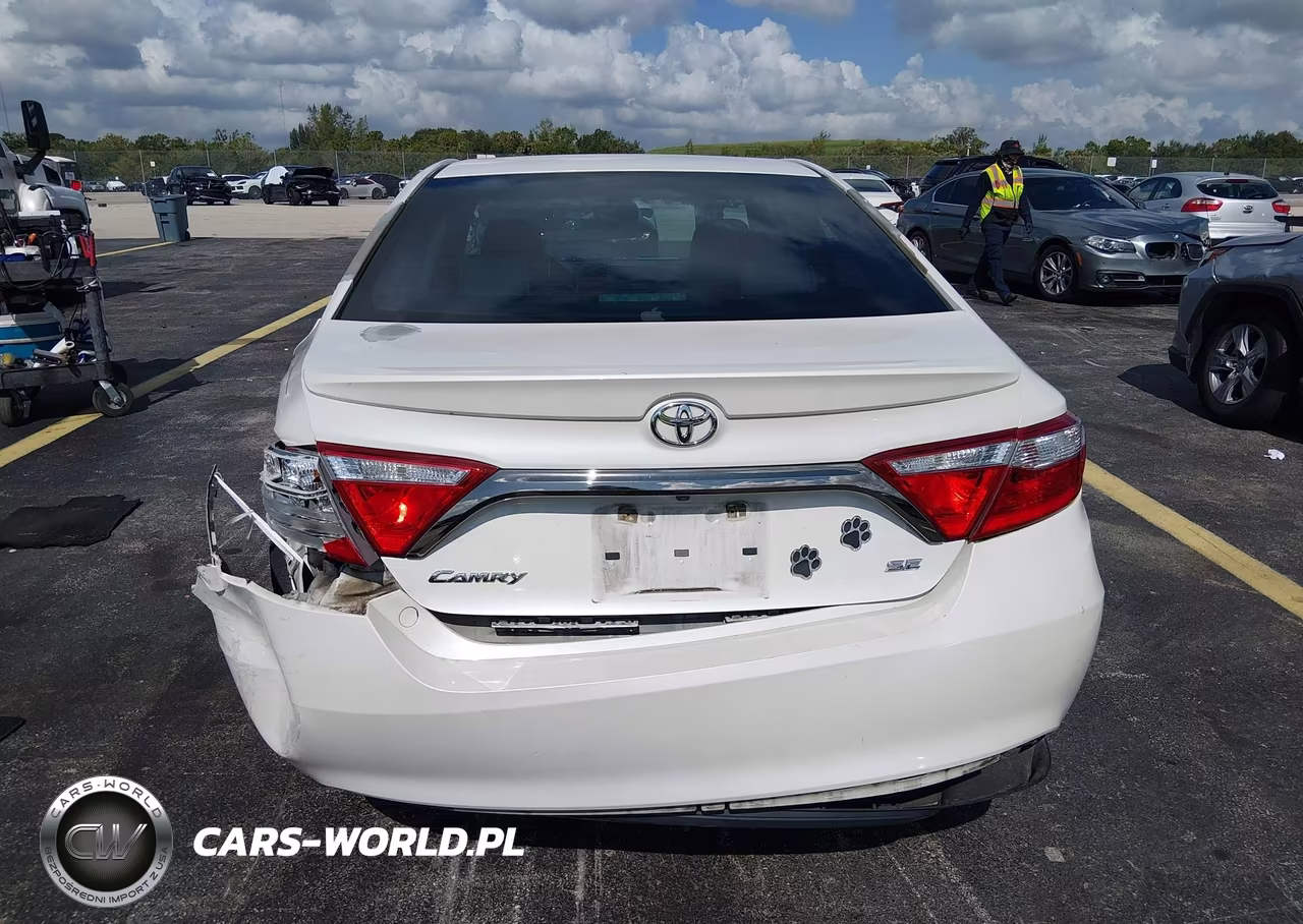 2015 Toyota Camry Se VIN:4T1BF1FK6FU074106 - 16