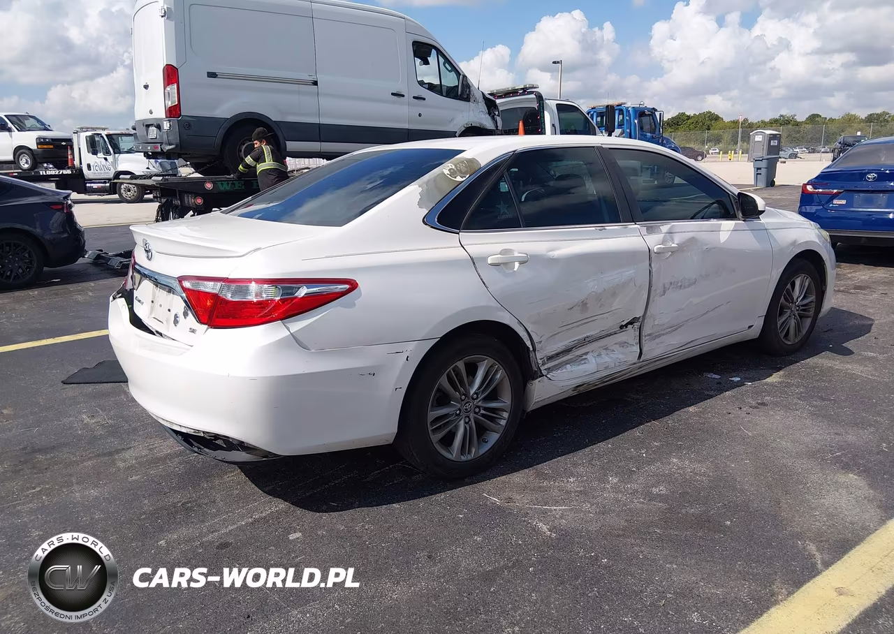 2015 Toyota Camry Se VIN:4T1BF1FK6FU074106 - 4