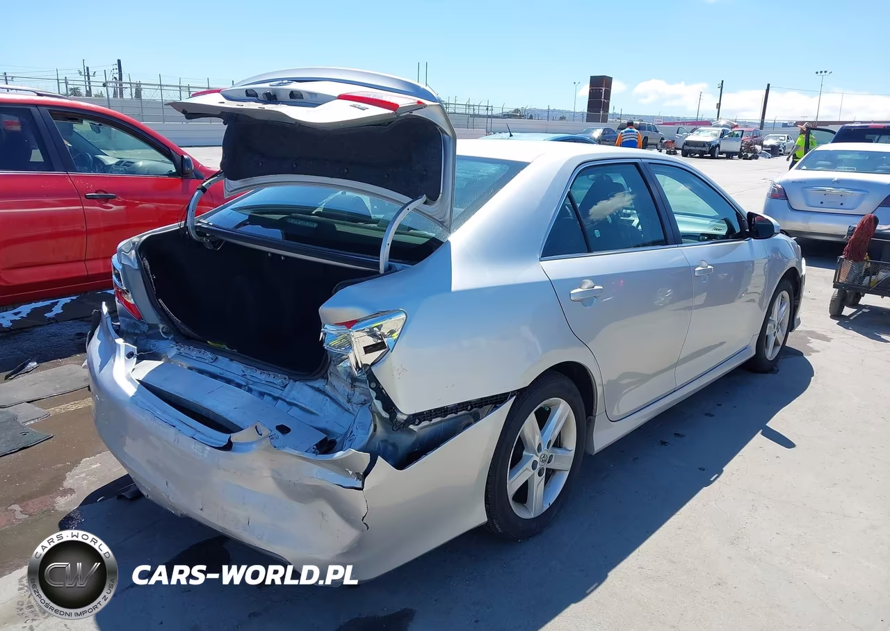 2013 Toyota Camry Se VIN:4T1BF1FK6DU677070 - 4